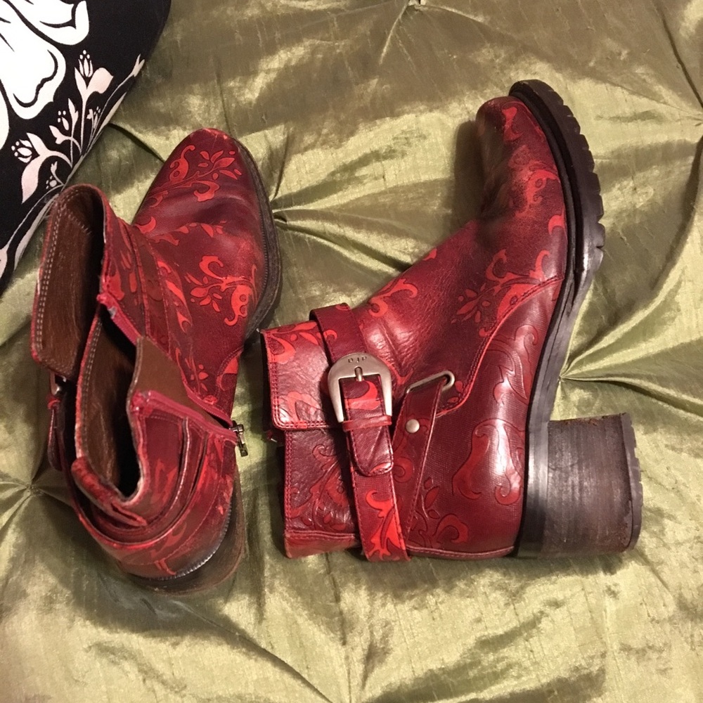 Donald J Pliner ankle boots